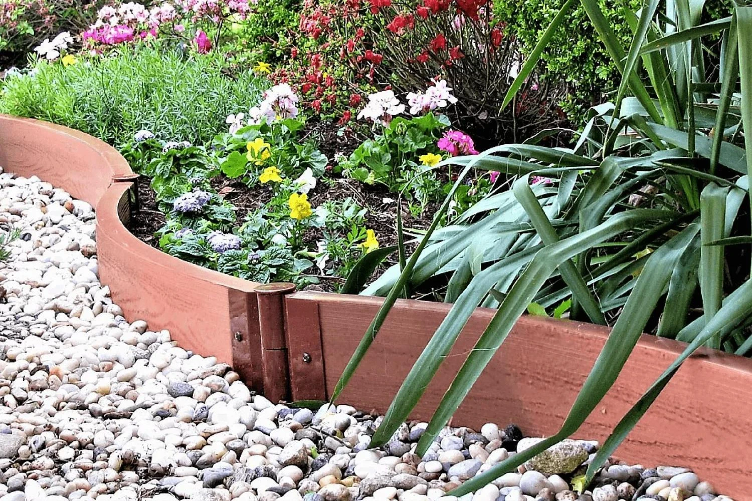 Curved Landscape Edging Kit With 2" Boards 2 Curved Landscape Edging Kit With 2" Boards - Image 2