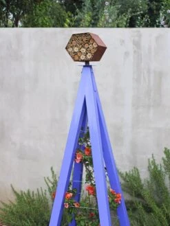 Bee Bungalow + Akoris Garden Tuteur Sr. -Garden Care Shop 8600532 02V tif