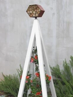 Bee Bungalow + Akoris Garden Tuteur Jr. -Garden Care Shop 8600532 03v bee bungalow akoris garden tuteur cloud white