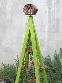 Bee Bungalow + Akoris Garden Tuteur Jr. -Garden Care Shop 8600532 05v bee bungalow akoris garden tuteur leaf green